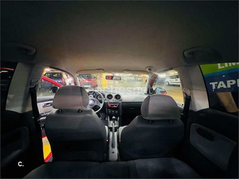 Usado Seat Ibiza Stella 75 CV (55 kW) 2002 Rojo Berlina