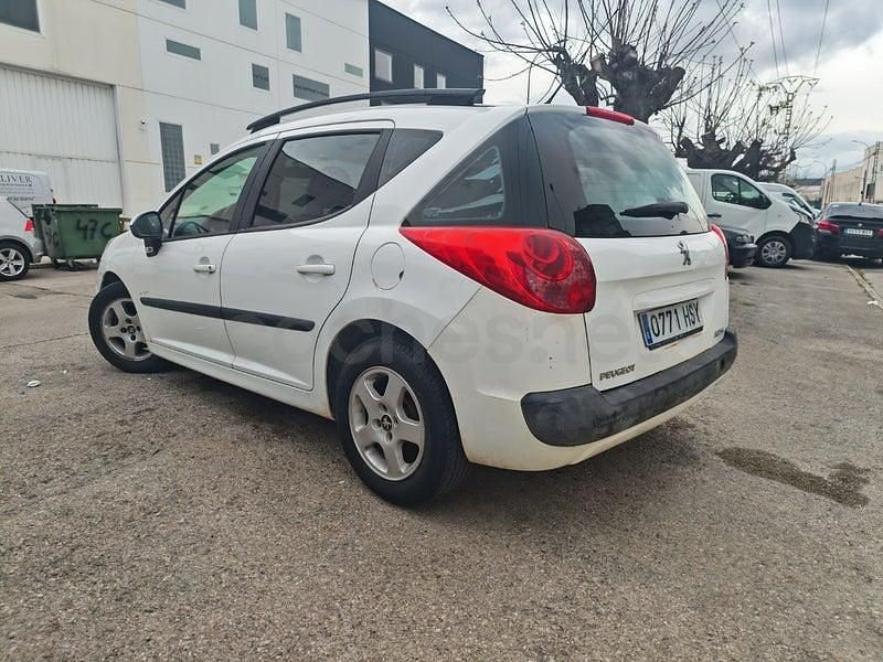 Usado Peugeot 207 75 CV (55 kW) 2006 Blanco Berlina