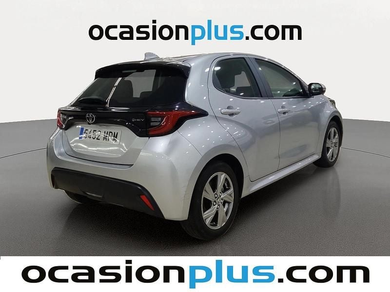 Usado Toyota Yaris Hybrid Active 116 CV (85 kW) 2024 Gris Utilitario
