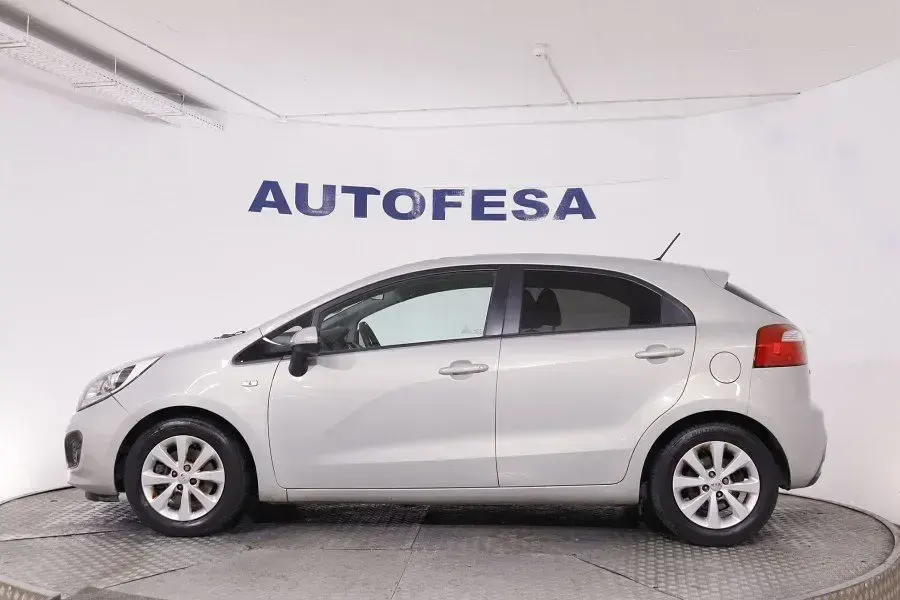 Usado Kia Rio Active 85 CV (62 kW) 2015 Plata