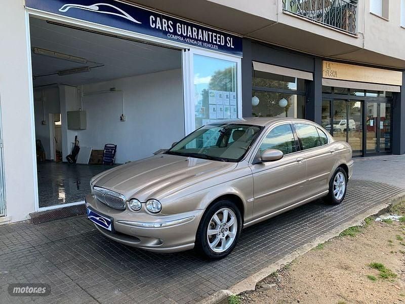 Oro Usado 2004 Jaguar X-type Executive Berlina | 5990 € (Precio justo) - Imagen 1/4