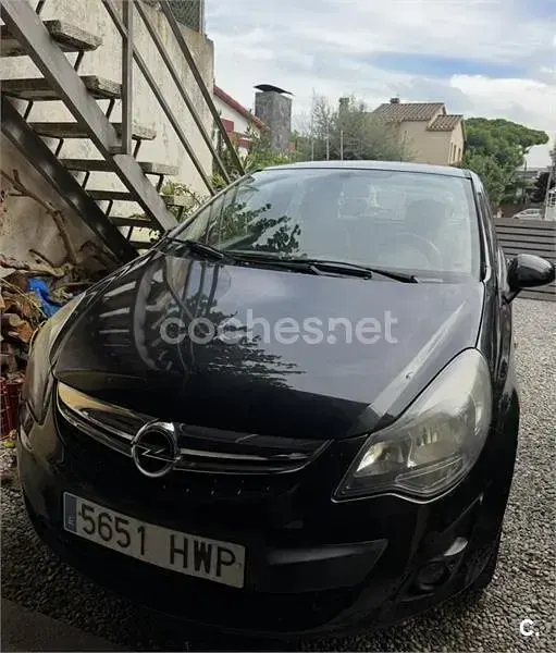Usado Opel Corsa Selective 85 CV (62 kW) 2014 Negro Utilitario