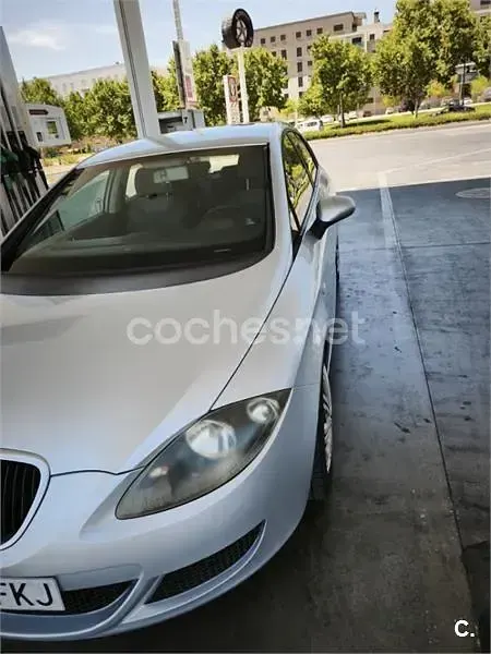 Usado Seat Leon Reference 105 CV (77 kW) 2007 Gris / plata Utilitario