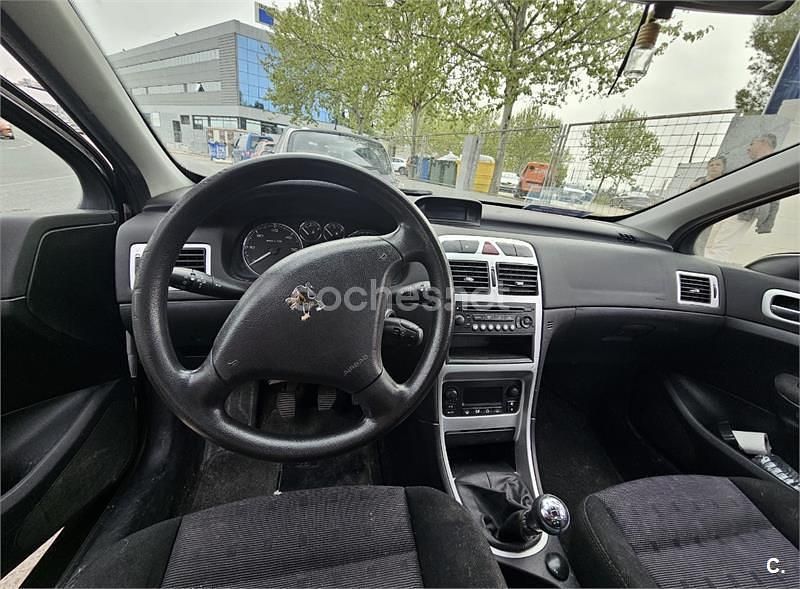 Usado Peugeot 307 90 CV (66 kW) 2005 Negro Familiar
