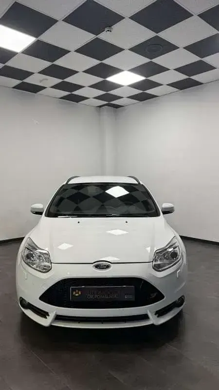 Usado Ford Focus ST 250 CV (183 kW) 2013 Blanco Familiar