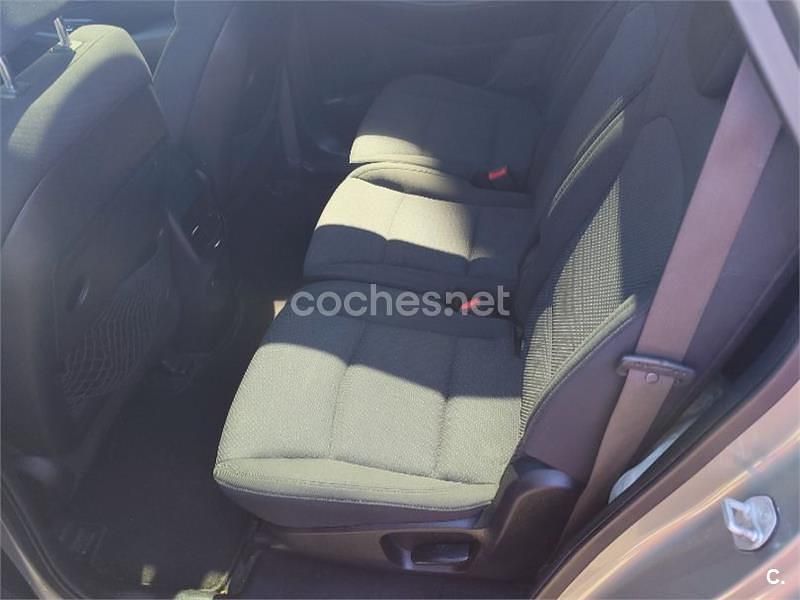 Usado Kia Carens 115 CV (84 kW) 2015 Beige Monovolumen