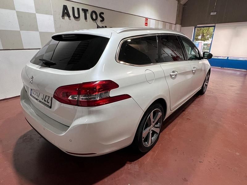 Usado Peugeot 308 Allure 130 CV (95 kW) 2017 Blanco