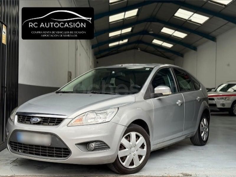 Usado Ford Focus Trend 109 CV (80 kW) 2009 Gris / plata Berlina