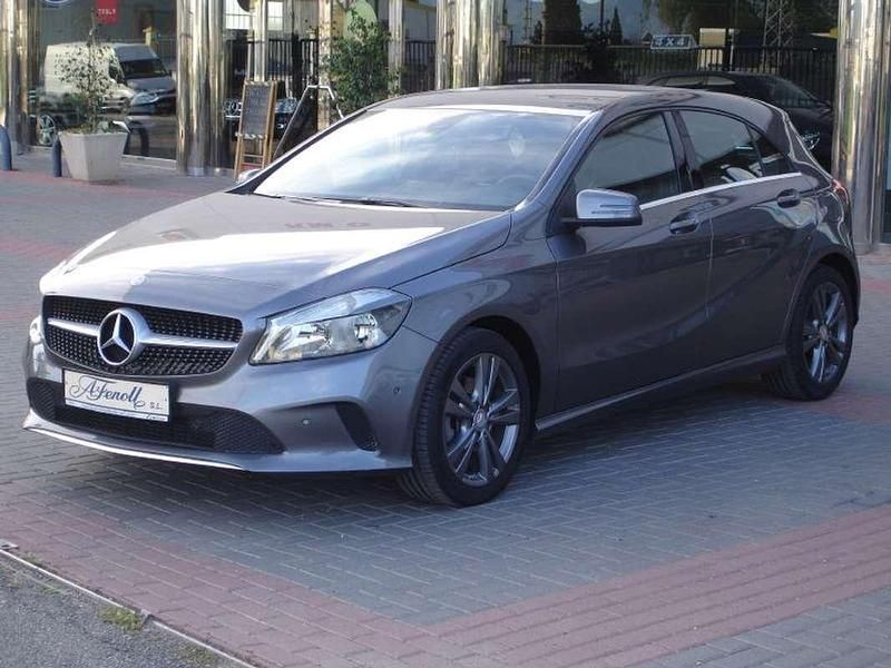 Usado Mercedes A200 136 CV (100 kW) 2016 Gris Utilitario