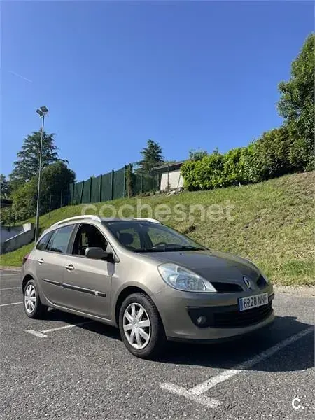 Usado Renault Clio GrandTour Exception 100 CV (73 kW) 2009 Beige Familiar