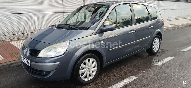 Usado Renault Grand Scénic II Dynamique 130 CV (95 kW) 2007 Gris / plata Monovolumen