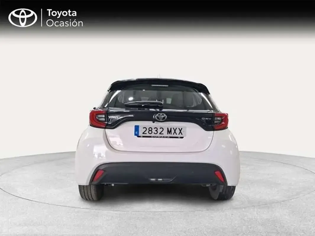 Usado Toyota Yaris Active 116 CV (85 kW) 2025 Blanco Utilitario