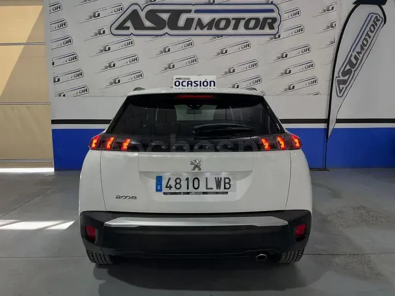 Usado Peugeot 2008 Allure 110 CV (80 kW) 2022 Blanco SUV