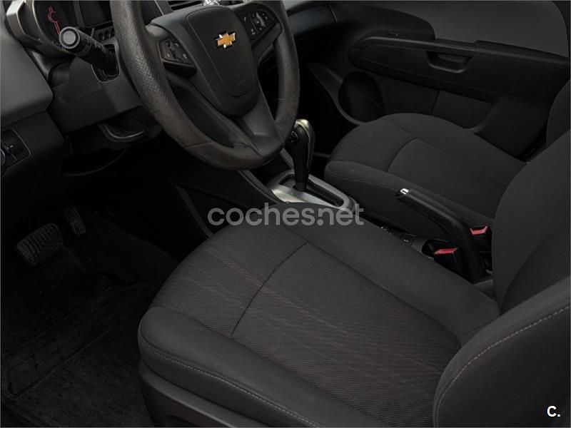 Usado Chevrolet Aveo LT 100 CV (73 kW) 2011 Gris / plata Berlina