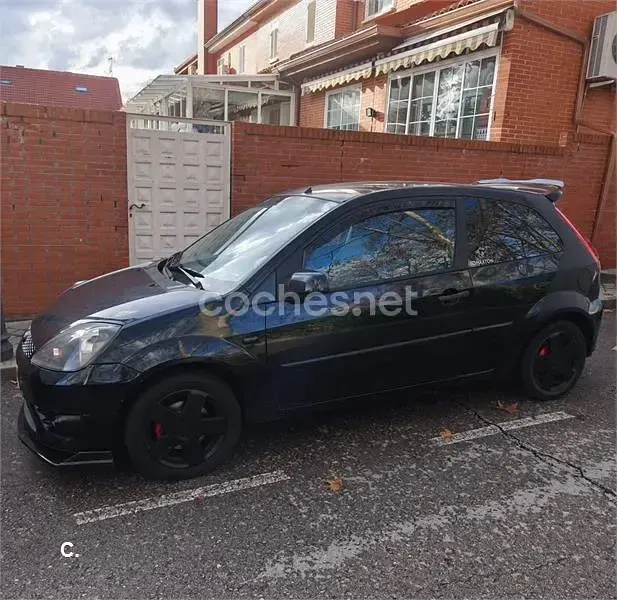 Usado Ford Fiesta Futura 80 CV (58 kW) 2008 Negro Utilitario