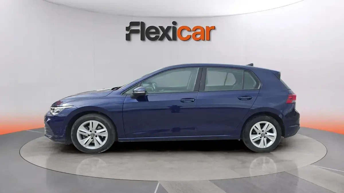 Usado VW Golf VIII 110 CV (80 kW) 2021 Azul Berlina