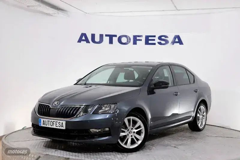 Gris Usado 2020 Skoda Octavia Berlina | 17.450 € (Precio justo) - Imagen 1/4