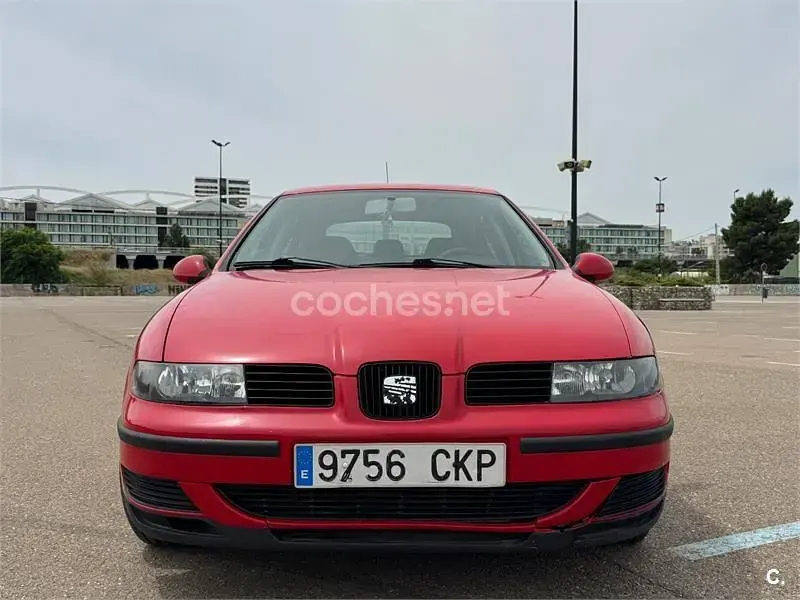 Usado Seat Leon 110 CV (80 kW) 2003 Rojo Utilitario
