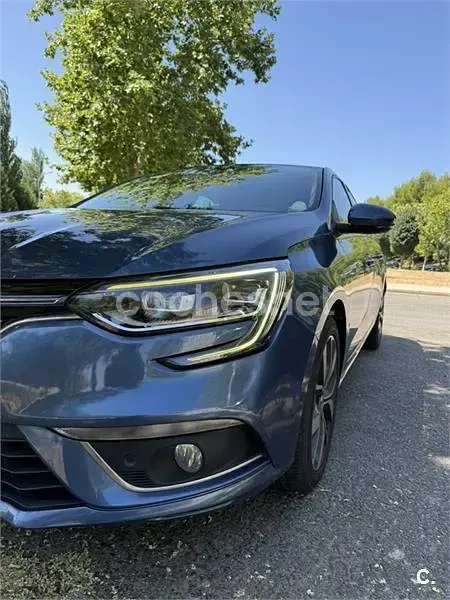 Usado Renault Mégane IV Bose Edition 110 CV (80 kW) 2016 Azul Berlina