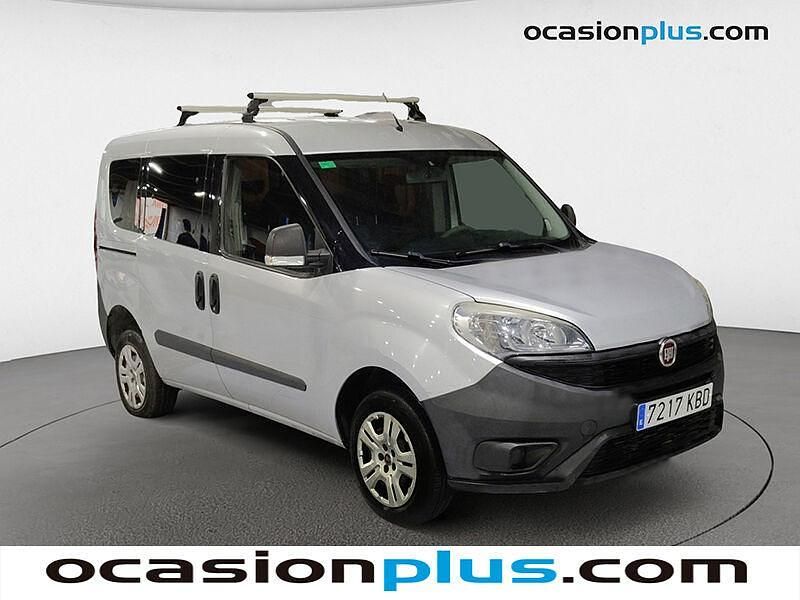 Usado Fiat Doblò Pop 90 CV (66 kW) 2017 Gris Monovolumen