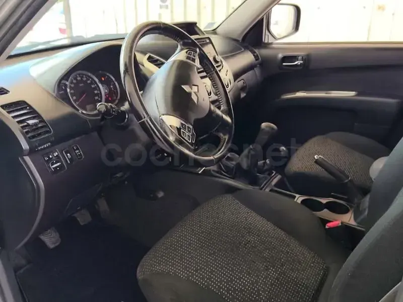 Usado Mitsubishi L200 136 CV (100 kW) 2015 Gris / plata Pickup/Camioneta