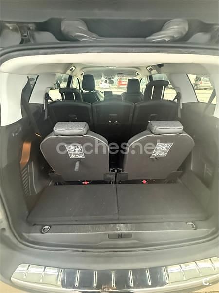 Usado Peugeot 5008 Allure 130 CV (95 kW) 2019 Gris / plata SUV