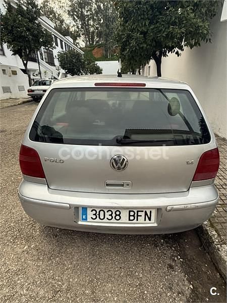 Usado VW Polo Trendline 75 CV (55 kW) 2001 Gris / plata Berlina