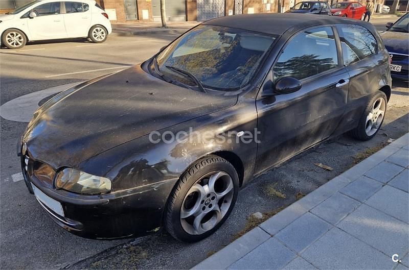 Usado Alfa Romeo 147 Distinctive 120 CV (88 kW) 2004 Negro Utilitario