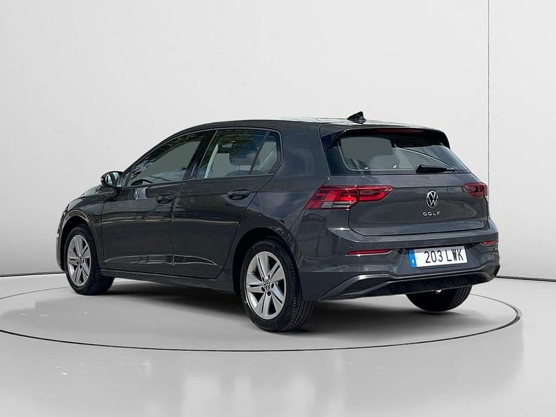 Usado VW Golf VIII 116 CV (85 kW) 2022 Gris / plata Berlina