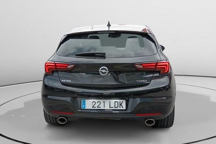 Usado Opel Astra Elegance 145 CV (106 kW) 2019
