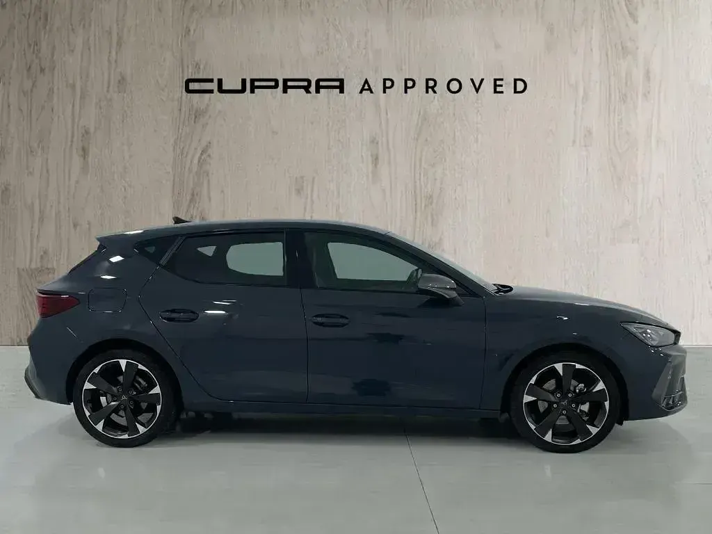 Używany Cupra Leon 150 KM (110 kW) 2025 Niebieski Sedan/Limuzyna