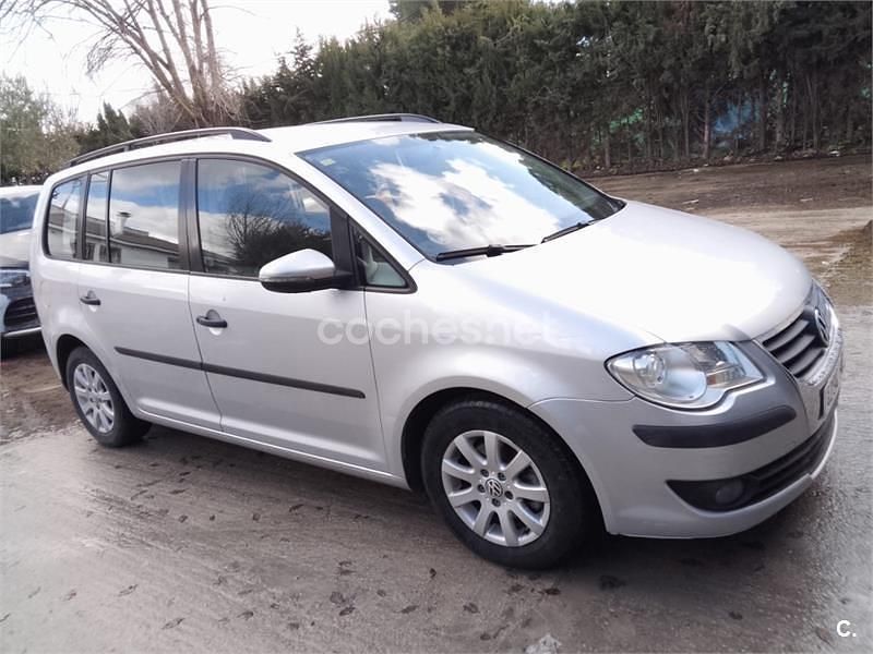 Usado VW Touran Edition 105 CV (77 kW) 2010 Gris / plata Monovolumen