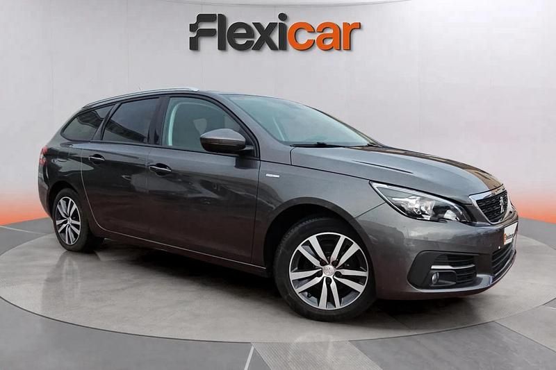 Usado Peugeot 308 SW Style 131 CV (96 kW) 2021 Gris Familiar