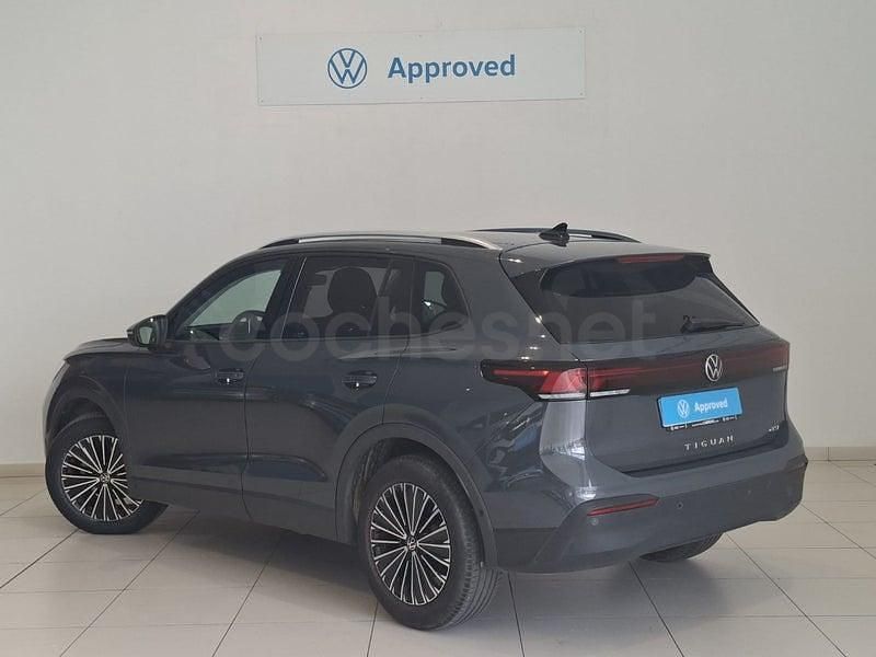 Usado VW Tiguan Life 150 CV (110 kW) 2024 Gris / plata SUV