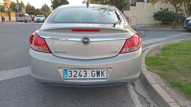Usado Opel Insignia Cosmo 131 CV (96 kW) 2010 Beige Berlina