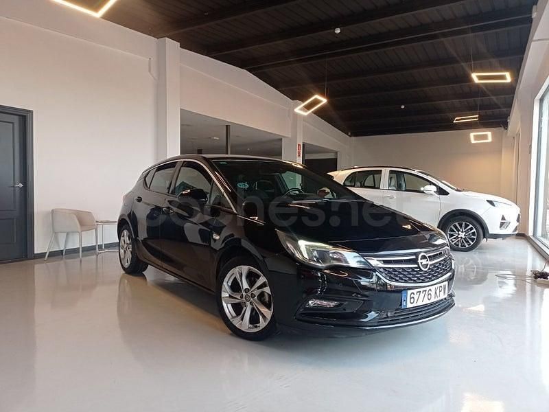 Usado Opel Astra Dynamic 125 CV (91 kW) 2018 Negro Berlina