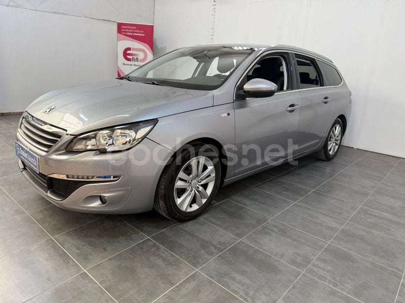 Gris / plata Usado 2015 Peugeot 308 Business-Line Familiar | 7999 € (Precio justo) - Imagen 1/4
