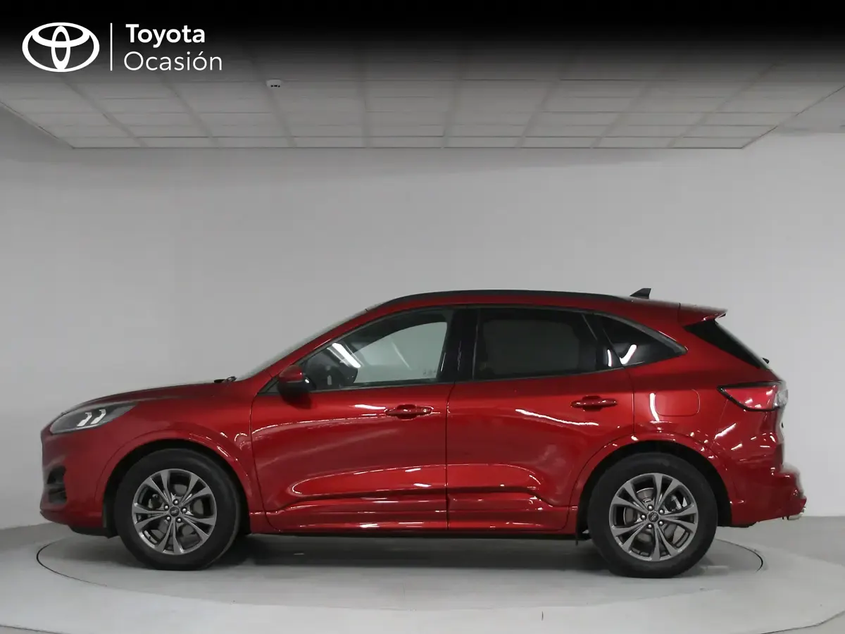 Usado Ford Kuga ST-Line 150 CV (110 kW) 2022 Granate SUV