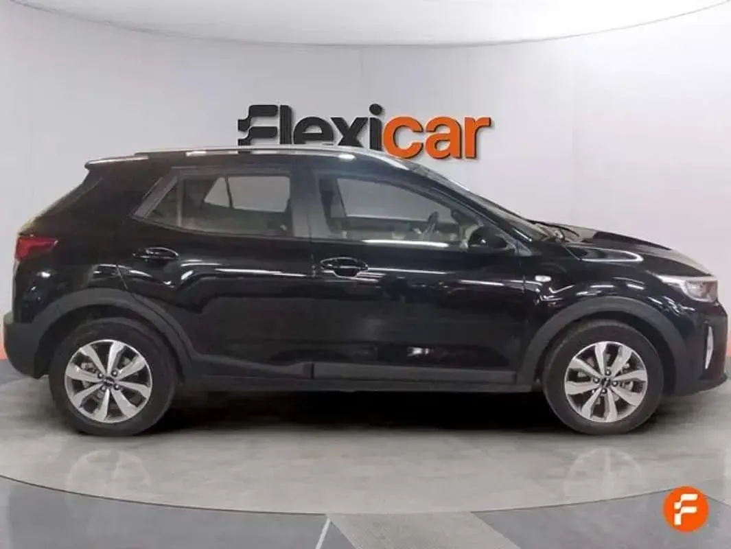 Usado Kia Stonic 84 CV (61 kW) 2024 Negro SUV