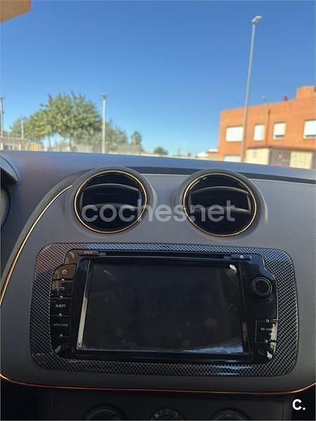 Usado Seat Ibiza Reference 90 CV (66 kW) 2015 Blanco Berlina