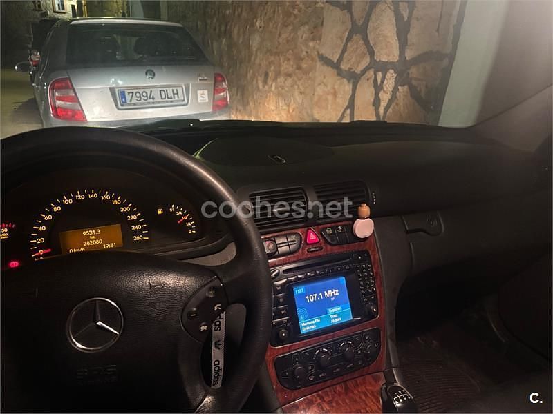 Usado Mercedes C200 Classic 116 CV (85 kW) 2002 Gris / plata Berlina
