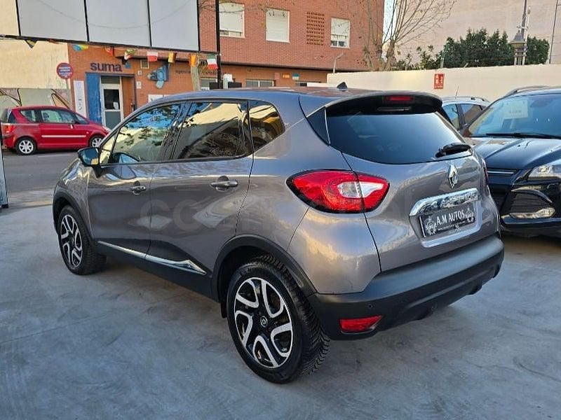 Usado Renault Captur XMOD 120 CV (88 kW) 2017 Gris / plata SUV