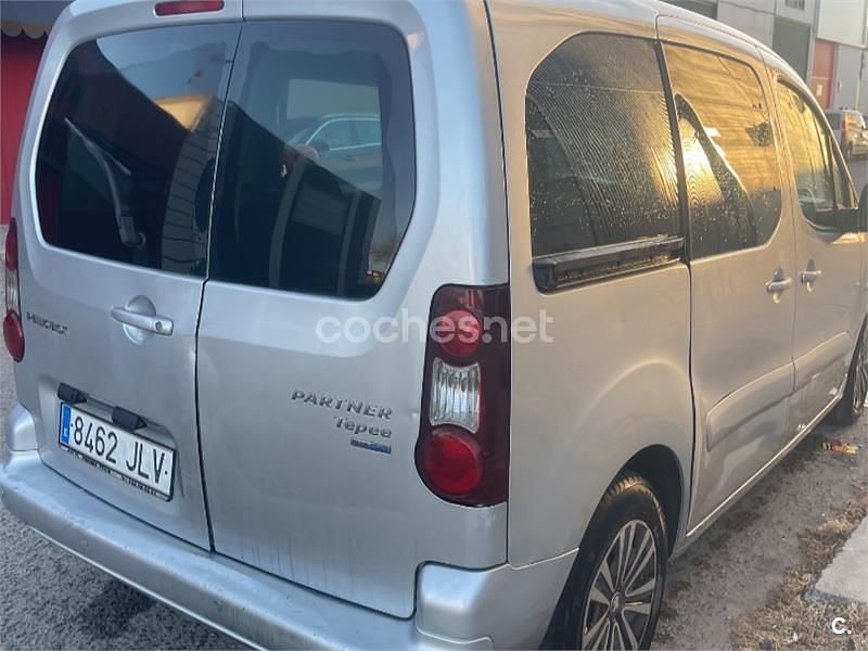 Usado Peugeot Partner Tepee Active 100 CV (73 kW) 2016 Gris / plata Monovolumen