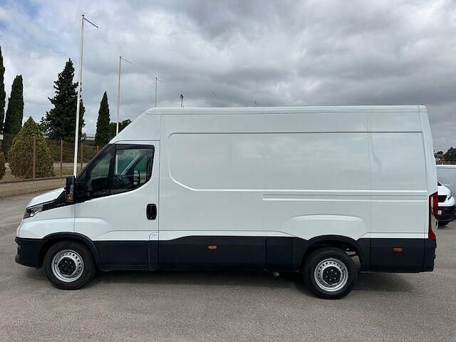 Usado Iveco Daily 156 CV (114 kW) 2022 Blanco Berlina
