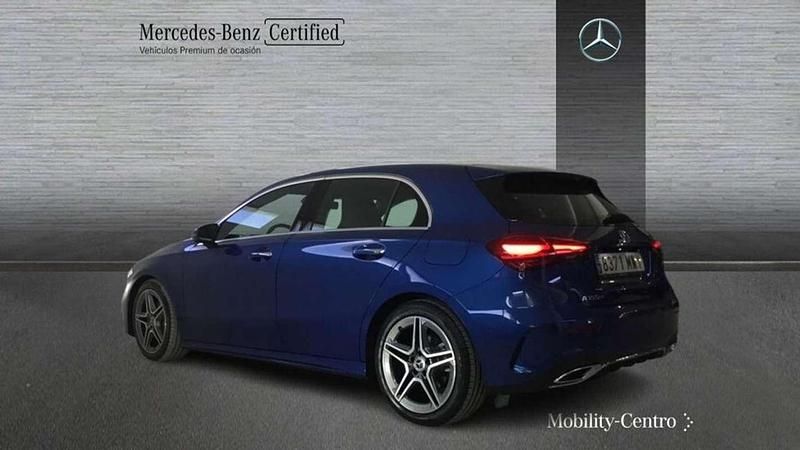 Usado Mercedes A180 109 CV (80 kW) 2024 Azul Utilitario