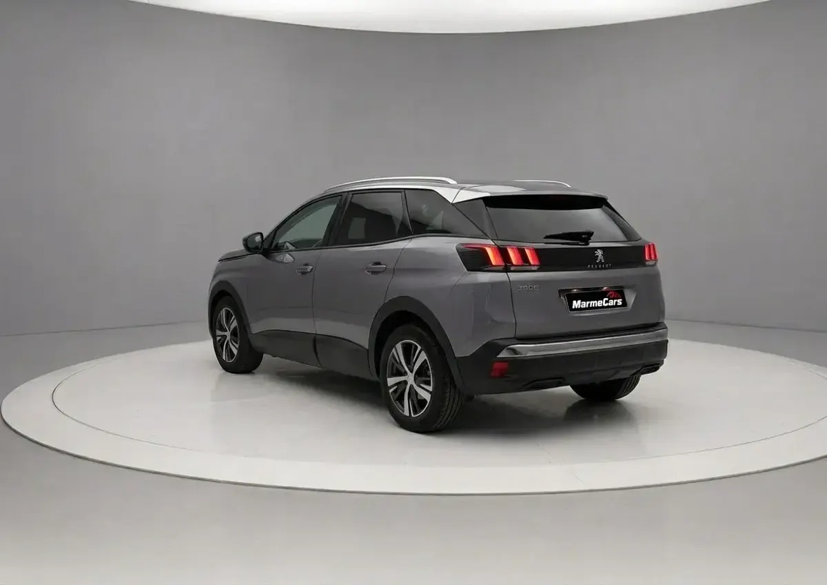Usado Peugeot 3008 Active 130 CV (95 kW) 2021 Gris SUV