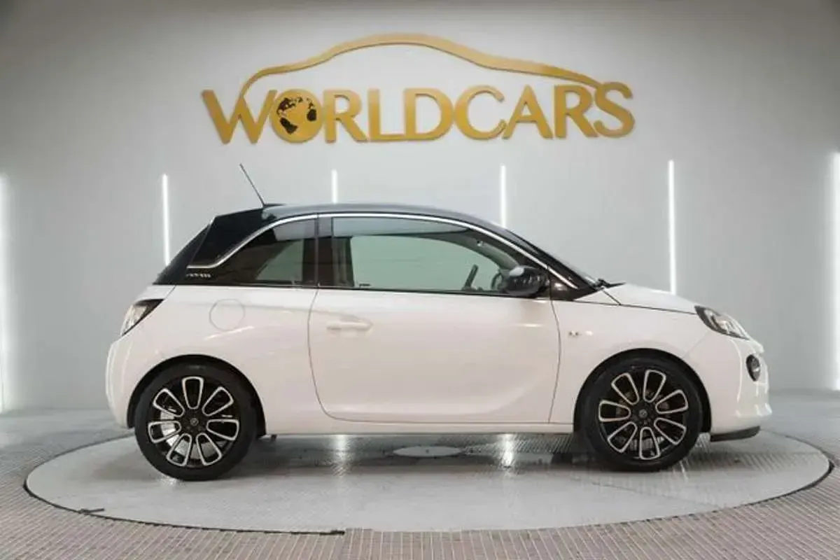 Usado Opel Adam Rocks 87 CV (63 kW) 2016 Blanco Utilitario