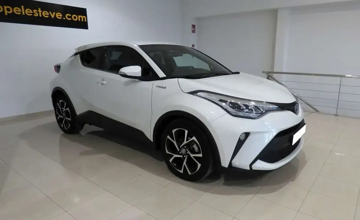 Begagnad Toyota C-HR Advance 122 HK (89 kW) 2022 Vit SUV