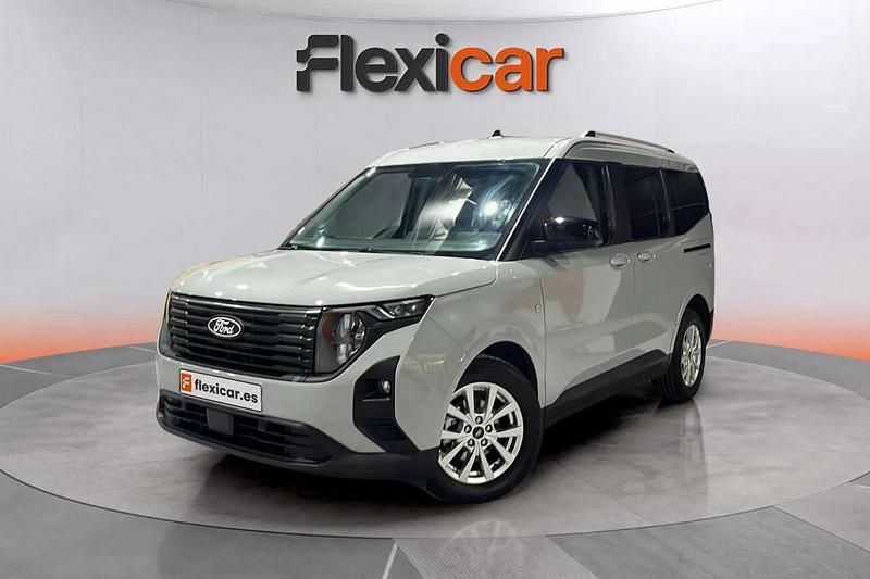 Usado Ford Tourneo Courier Titanium 125 CV (91 kW) 2025 Gris Monovolumen