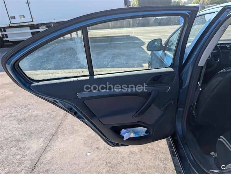 Usado Skoda Octavia Elegance 140 CV (102 kW) 2015 Azul Utilitario